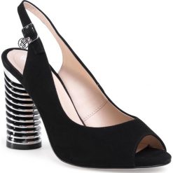 Sandały SOLO FEMME - 26404-59-020/000-05-00 Czarny. Czarne klapki damskie Solo Femme, bez wzorów, ze skóry, bez obcasa. W wyprzedaży za 369,00 zł.