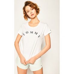 Piżama TOMMY HILFIGER Set UW0UW02320. Białe piżamy damskie TOMMY HILFIGER, l, bez wzorów, z elastanu, bez rękawów. W wyprzedaży za 189,00 zł.