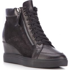 Buty damskie 87-D-914-1. Czarne koturny damskie Wittchen, z okrągłym noskiem, bez obcasa, na koturnie, na sznurówki. Za 299,90 zł.