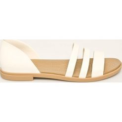 Crocs - Sandały. Pomarańczowe klapki damskie Crocs, bez wzorów, z materiału, bez obcasa, na obcasie. Za 219,90 zł.