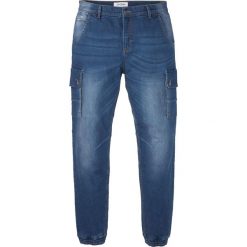 Dżinsy bojówki ze stretchem Regular Fit Straight bonprix niebieski "medium bleached". Niebieskie jeansy męskie bonprix, m, bez wzorów. Za 129,99 zł.