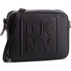 Torebka DKNY - Tilly Stk R84EQ974 Black/Silver. Czarne listonoszki damskie DKNY, bez wzorów, ze skóry, bez dodatków. Za 639,00 zł.