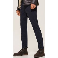 Ocieplane spodnie slim fit - Granatowy. Niebieskie spodnie męskie marki House, s, bez wzorów. W wyprzedaży za 29,99 zł.