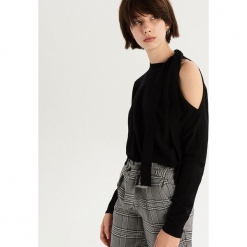 Sweter z odkrytym ramieniem - Czarny. Czarne bez kategorii Sinsay, s. Za 59,99 zł.