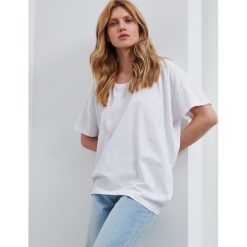 T-shirt oversize z bawełny organicznej - Biały. Białe t-shirty damskie Reserved, s, bez wzorów, z bawełny, bez kołnierzyka. Za 49,99 zł.