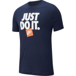 KOSZULKA M NSW TEE HBR 3. Pomarańczowe koszulki męskie Nike, m, bez wzorów, z bawełny, bez kołnierzyka, bez rękawów. Za 69,99 zł.