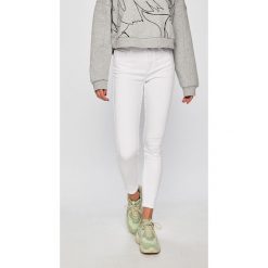 Vero Moda - Jeansy Sophia. Jeansy damskie Vero Moda. W wyprzedaży za 139,90 zł.