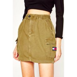 Spódnica mini Tommy Jeans Cargo DW0DW08229. Zielone spódniczki damskie Tommy Jeans, xs, bez wzorów, z bawełny, mini. W wyprzedaży za 389,00 zł.