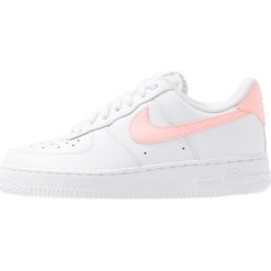 Nike Sportswear AIR FORCE 1'07 Sneakersy niskie white/oracle pink. Białe trampki i tenisówki damskie Nike Sportswear, bez wzorów, ze skóry, bez zapięcia. Za 419,00 zł.