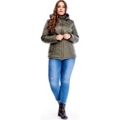 Pikowana kurtka z kapturem zielony. Zielone kurtki damskie Tagless, plus size, bez wzorów, z kapturem. Za 128,72 zł.