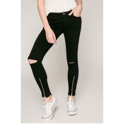 Tally Weijl - Jeansy Zoe. Czarne rurki damskie TALLY WEIJL, z elastanu, z obniżonym stanem. W wyprzedaży za 119,90 zł.