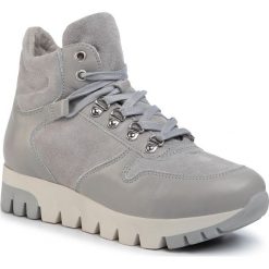 Trapery TAMARIS - 1-25252-23 Light Gray 254. Szare trapery damskie Tamaris, ze skóry, klasyczne. W wyprzedaży za 279,00 zł.