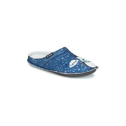 Buty Crocs CLASSIC GRAPHIC SLIPPER. Niebieskie kapcie męskie marki Crocs. Za 124,30 zł.