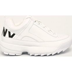 Dkny - Buty. Białe buty sportowe damskie DKNY, z gumy. W wyprzedaży za 419,90 zł.