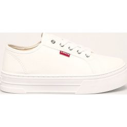 Levi's - Buty. Białe buty sportowe damskie Levi's®, bez wzorów, z gumy, sportowe. W wyprzedaży za 199,90 zł.