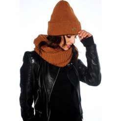 Komplet basicowa czapka i komin karmel. Kominy damskie Lemoniade. Za 99,90 zł.