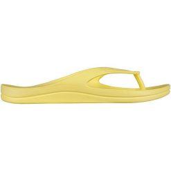 Coqui Damskie Japonki Naitiri Yellow 1330-100-5400 (Rozmiar 37). Żółte klapki damskie marki Coqui, bez wzorów, z materiału, bez obcasa. W wyprzedaży za 42,00 zł.