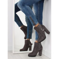 Botki na słupku zamszowe szare m267p GREY. Szare botki damskie obuwie damskie, z zamszu, bez obcasa, na platformie, bez zapięcia. Za 126,56 zł.