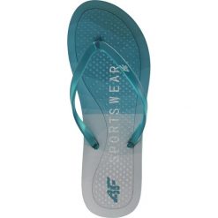 Klapki damskie KLD203 - turkus. Szare klapki damskie 4f, w paski, z gumy, bez obcasa. Za 39,99 zł.