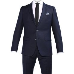 Bugatti Garnitur blau. Niebieskie garnitury Bugatti, z materiału. W wyprzedaży za 1077,30 zł.