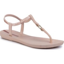 Sandały IPANEMA - Charm VII Sand Fem 82760 Beige/Beige 20354. Brązowe klapki damskie Ipanema, z aplikacjami, z tworzywa sztucznego, bez obcasa. Za 99,99 zł.