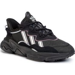 Buty adidas - Ozweego W EG0553 Cblack/Owhite/Legprop. Czarne półbuty damskie Adidas, na co dzień, bez wzorów, z zamszu, bez obcasa, na płaskiej podeszwie, bez zapięcia. W wyprzedaży za 379,00 zł.