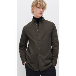 Gładka koszula comfort fit - Khaki. Brązowe koszule męskie Reserved, s, bez wzorów, bez kołnierzyka, bez rękawów. Za 109,99 zł.