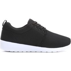 Czarne Buty Sportowe Chaamps. Czarne halówki męskie Born2be. Za 59,99 zł.