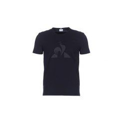 T-shirty z krótkim rękawem Le Coq Sportif ESS Tee. Czarne t-shirty męskie marki le coq sportif, s, bez wzorów, bez kołnierzyka, krótkie. Za 87,20 zł.
