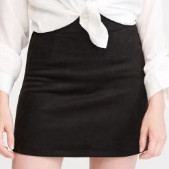 Spódnica mini - Czarny. Czarne spódniczki damskie Reserved, bez wzorów, mini. W wyprzedaży za 39,99 zł.