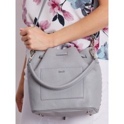 TOREBKA DAMSKA LISTONOSZKA SKÓRA NATURALNA PASEK. Szare listonoszki damskie ROVICKY, na co dzień, w paski, z jeansu, eleganckie, na ramię, bez dodatków. Za 216,90 zł.