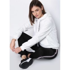 Biała Bluza Inspire Me. Białe bluzy z kapturem damskie Born2be, l. Za 39,99 zł.