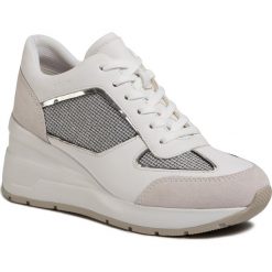 Sneakersy GEOX - D Zosma A D028LA 0AS85 C1303 Lt Grey/White. Białe półbuty damskie Geox, na co dzień, bez wzorów, ze skóry, bez obcasa, na koturnie, bez zapięcia. W wyprzedaży za 429,00 zł.