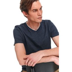 T-shirt dopasowany. Niebieskie t-shirty męskie Top Secret, na wiosnę, m, bez wzorów, z bawełny, biznesowe, z dekoltem w serek, krótkie. Za 59,99 zł.