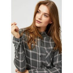 Koszula z metaliczną nitką. Koszule damskie Moodo, xs, bez wzorów, bez kołnierzyka, bez rękawów. Za 44,99 zł.