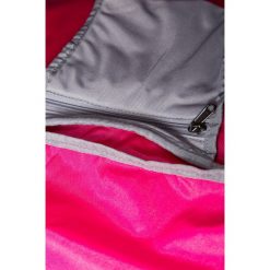 Under Armour - Torebka. Różowe walizki Under Armour, w paski, z poliesteru, sportowe, na ramię, bez dodatków. W wyprzedaży za 159,90 zł.