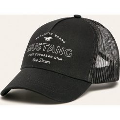 Mustang - Czapka. Szare czapki męskie Mustang, z nadrukiem, z bawełny. W wyprzedaży za 59,90 zł.
