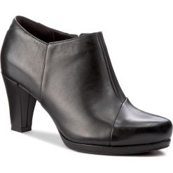 Półbuty CLARKS - Chorus Jingle 261278474 Black Leather. Czarne półbuty damskie skórzane Clarks, na obcasie. W wyprzedaży za 289,00 zł.