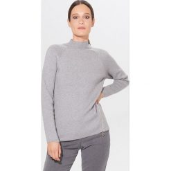 Sweter z ozdobnym zamkiem - Szary. Szare swetry damskie Mohito, s, bez wzorów, bez rękawów, bez kaptura. W wyprzedaży za 59,99 zł.