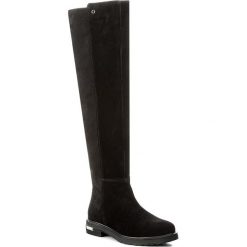 Muszkieterki GUESS - Celestin FLCEL3 SUE11 BLACK. Czarne bez kategorii marki Guess, z materiału, przed kolano, na wysokim obcasie, na obcasie. W wyprzedaży za 649,00 zł.