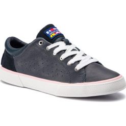 Tenisówki HELLY HANSEN - Copenhagen Leather Shoe 11503-597-5.5F Navy/Powder Pink/Off White. Niebieskie półbuty damskie Helly Hansen, bez wzorów, z zamszu, bez zapięcia. W wyprzedaży za 229,00 zł.