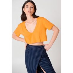 NA-KD Basic Krótki T-shirt z dekoltem V - Orange. Pomarańczowe t-shirty damskie NA-KD Basic, z bawełny. W wyprzedaży za 20,48 zł.