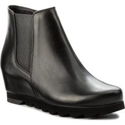Botki HÖGL - 4-103420 Schwarz 0100. Czarne botki damskie na obcasie HÖGL, z materiału. W wyprzedaży za 429,00 zł.