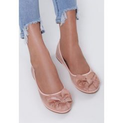 Różowe Balerinki Walk This Way. Różowe baleriny damskie Renee, bez wzorów, bez obcasa, na płaskiej podeszwie. Za 39,99 zł.
