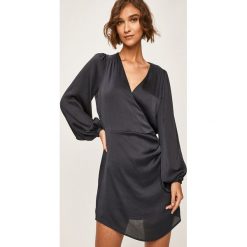 Pepe Jeans - Sukienka Mari. Niebieskie sukienki damskie Pepe Jeans, na co dzień, s, bez wzorów, z poliesteru, bez kołnierzyka, z długim rękawem, długie, mini, rozkloszowane. Za 339,90 zł.
