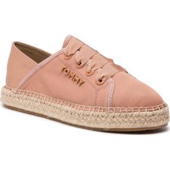 Espadryle TOMMY HILFIGER - Flat Espadrille Tommy Pastel FW0FW04007 Silky Nude 297. Brązowe espadryle damskie TOMMY HILFIGER, bez wzorów, ze skóry ekologicznej, bez obcasa, na płaskiej podeszwie. W wyprzedaży za 229,00 zł.