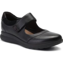 Półbuty CLARKS - Un Adorn Strap 261401334 Black Combi. Czarne półbuty damskie Clarks, na co dzień, bez wzorów, ze skóry, bez obcasa, na płaskiej podeszwie, bez zapięcia. Za 429,00 zł.