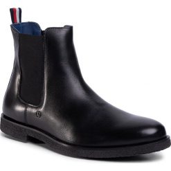 Sztyblety TOMMY HILFIGER - Mb Chelsea Boot 1A FM0FM02816 Jet Black BAS. Czarne sztyblety męskie TOMMY HILFIGER, ze skóry, bez zapięcia. Za 749,00 zł.