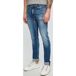 Tommy Jeans - Jeansy. Niebieskie jeansy męskie Tommy Jeans, bez wzorów. W wyprzedaży za 269,90 zł.