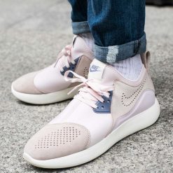 Buty Nike Wmns LunarCharge Premium "Siltstone Red" (923286-600). Buty sportowe damskie Nike. Za 323,99 zł.
